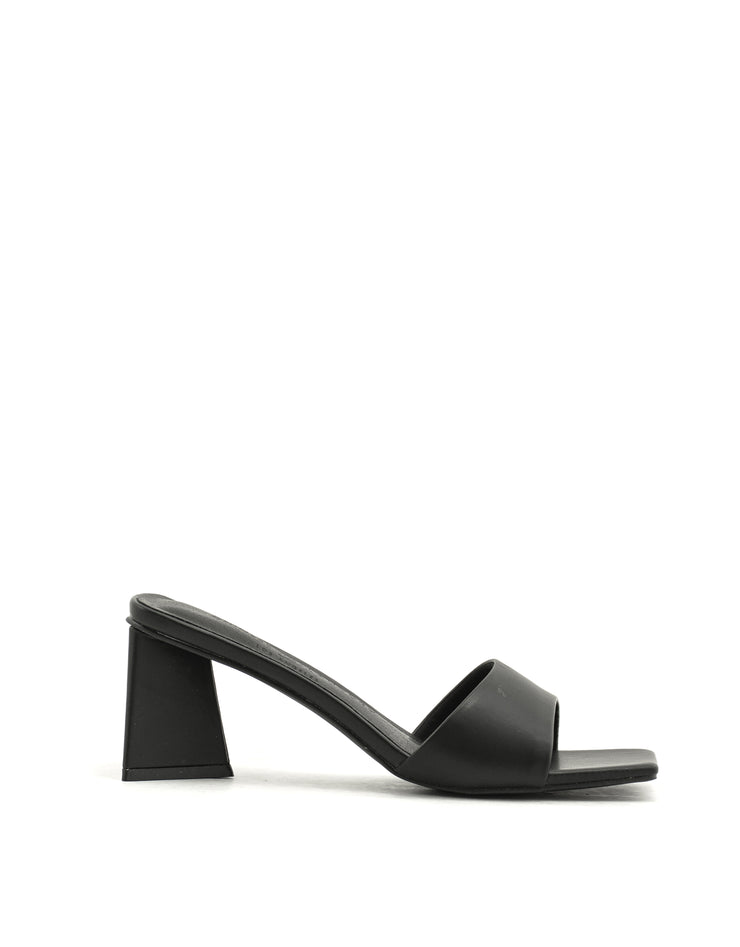 Chinese Laundry — Yanda Sandal - Black